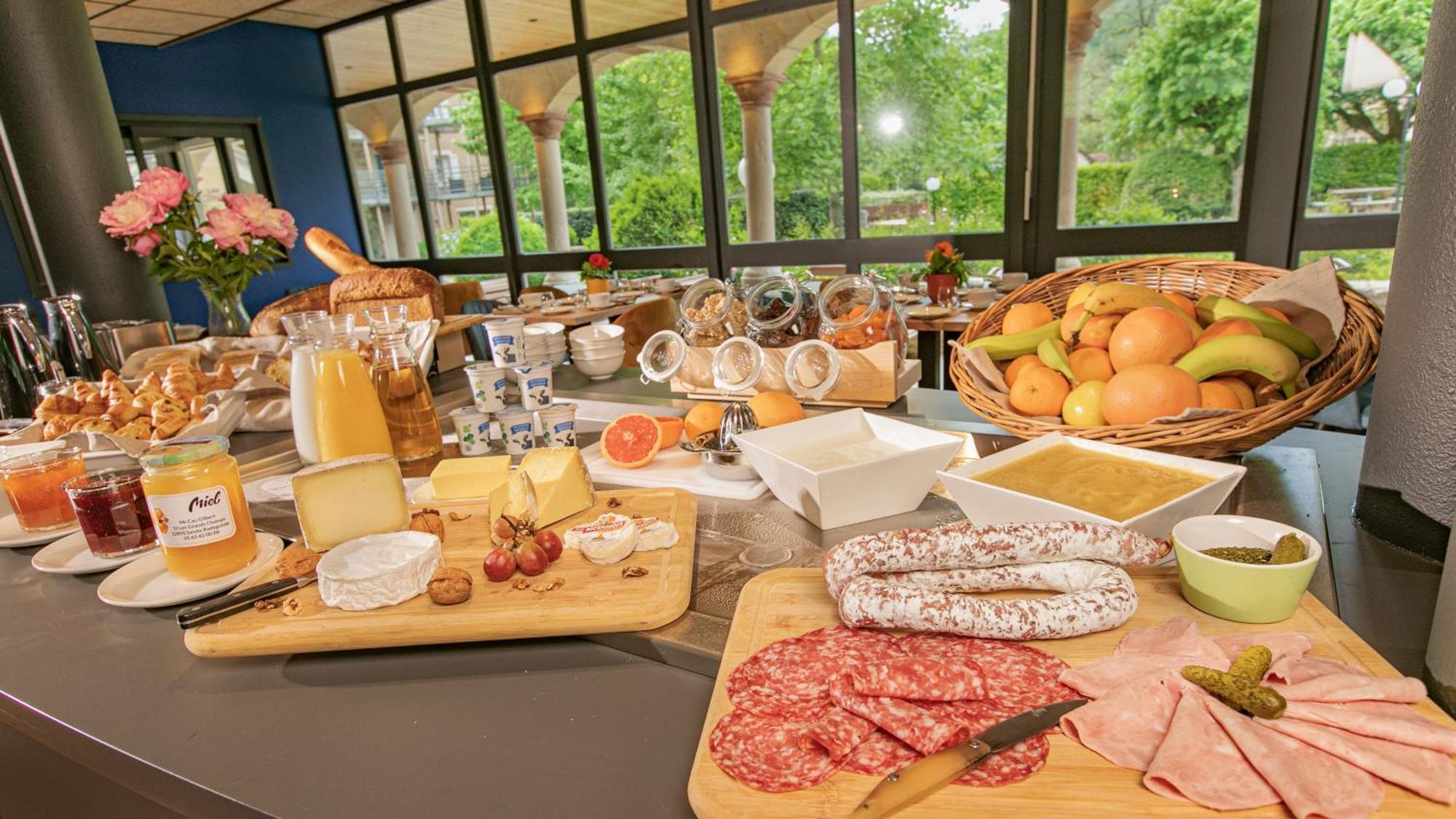 L'Hotel Des Bains - Salles-La-Source Ngoại thất bức ảnh